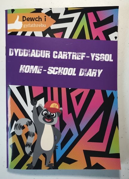 Cover image for Cyfres Wini a Waldo: Dyddiadur Cartref - Ysgol, isbn: 0113700723