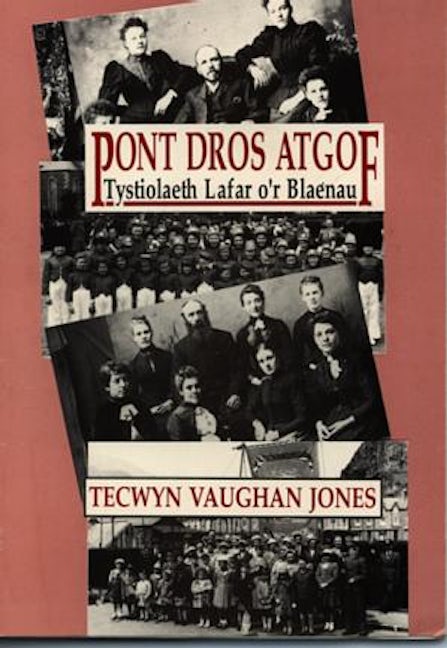 Cover image for Pont dros Atgof - Tystiolaeth Lafar o'r Blaenau, isbn: 9780904852806