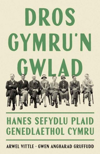 Cover image for Dros Gymru'n Gwlad: Hanes Sefydlu Plaid Genedlaethol Cymru, isbn: 9781800997066