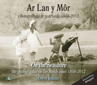 Cover image for Ar Lan y Môr - Y Ffotograffydd ar yr Arfordir 1850-2012/On the Seashore - The Photographer on the Welsh Coast 1850-2012, isbn: 9781847715210
